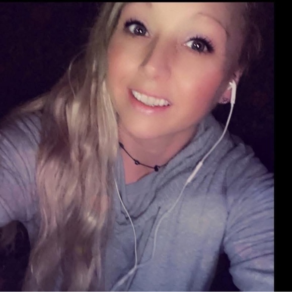 Meet your Posher, Angela - Picture 1 of 7